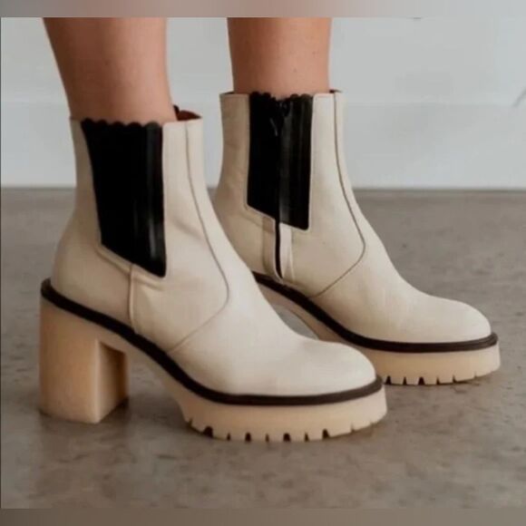 Free People James Chelsea Leather Boots in cream and black. 38/8 - Picture 1 of 13